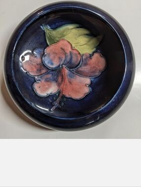 Vintage Moorcroft England Floral Shallow Decorative Bowl Painted Art Pottery